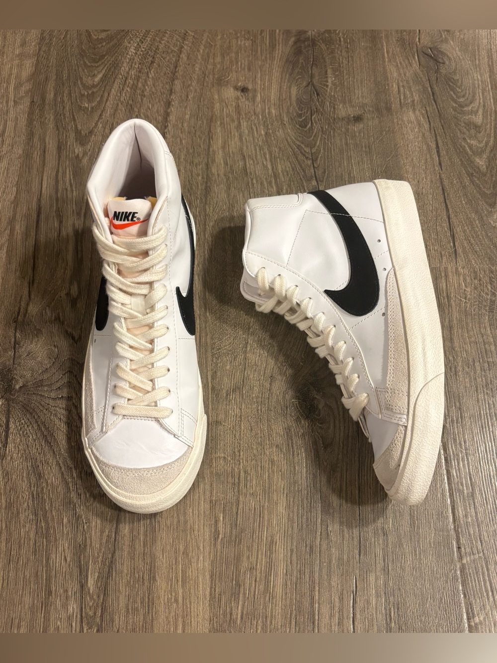 Nike Blazer Mid '77 Vintage Style White Black (CZ1055-100) Women’s size 9.5